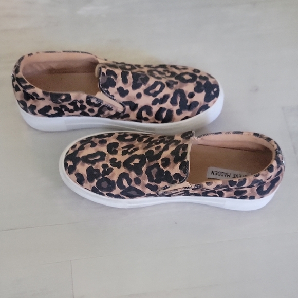 Steve Madden Brown and Black Sneakers with Leopard Print - Picture 4 of 7